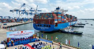Việc đón thành công tàu COSCO SHIPPING AQUARIUS mở ra "cơ hội vàng" để Việt Nam nâng cấp vai trò trong chuỗi cung ứng toàn cầu (Ảnh minh họa: AI)
